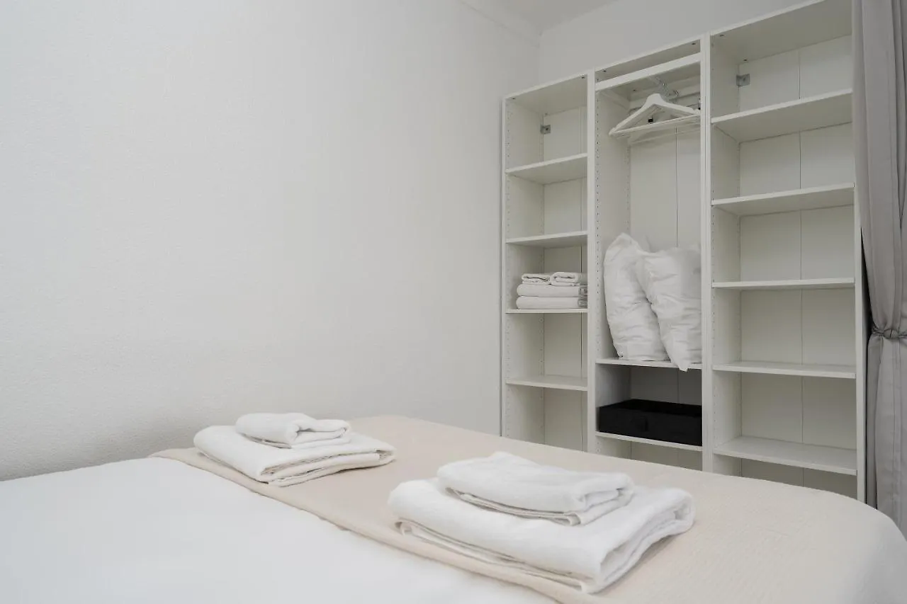 Sunny Studio W/ Balcony In Portimao By Lovelystay דירה