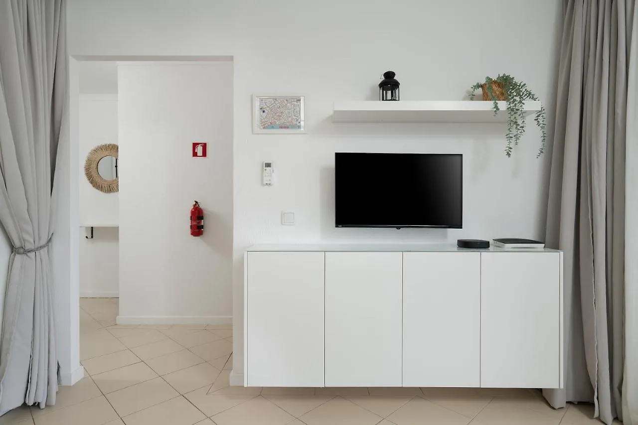 Sunny Studio W/ Balcony In Portimao By Lovelystay פורטוגל