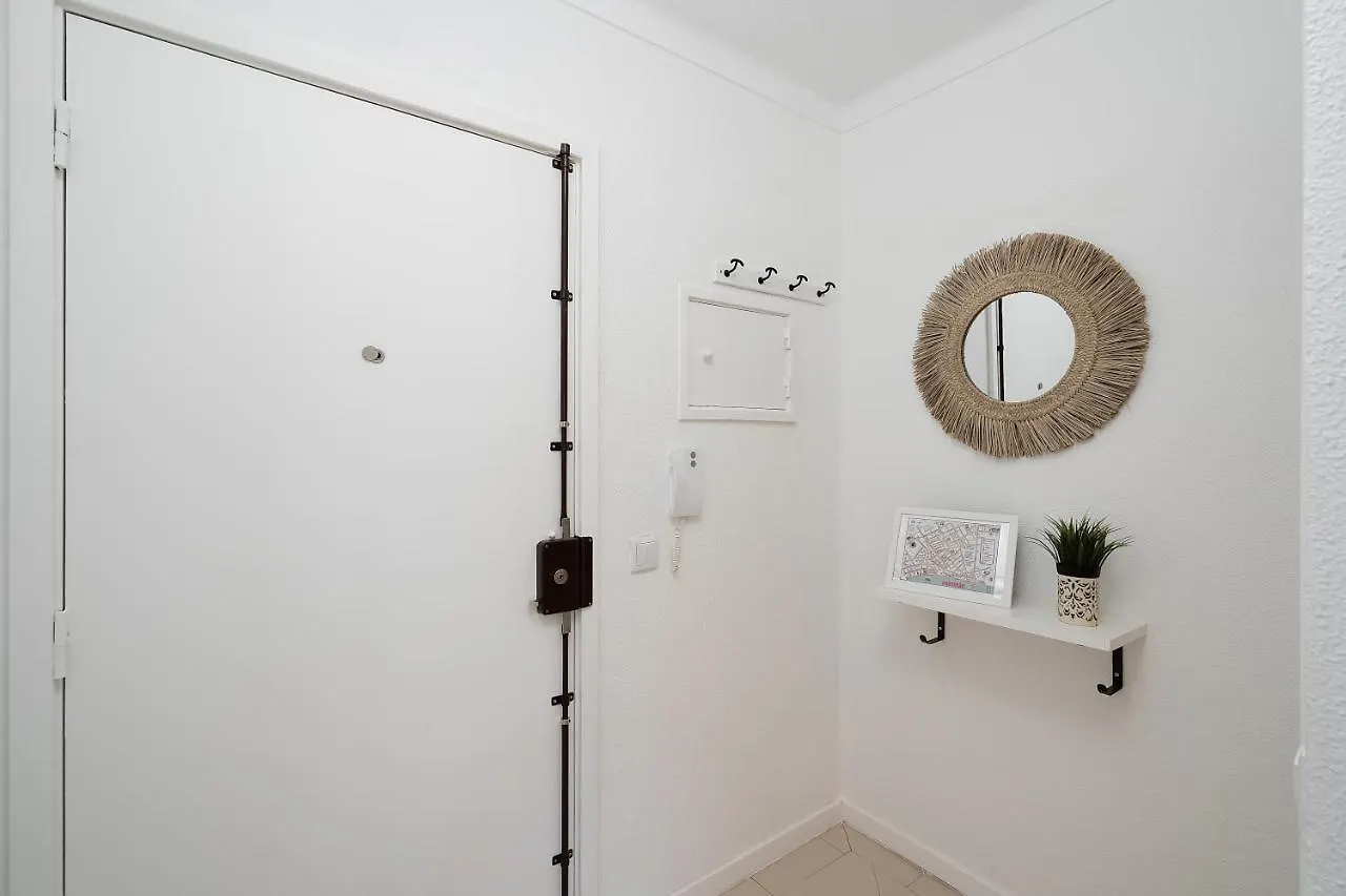 Apartment Sunny Studio W/ Balcony In Portimao By Lovelystay