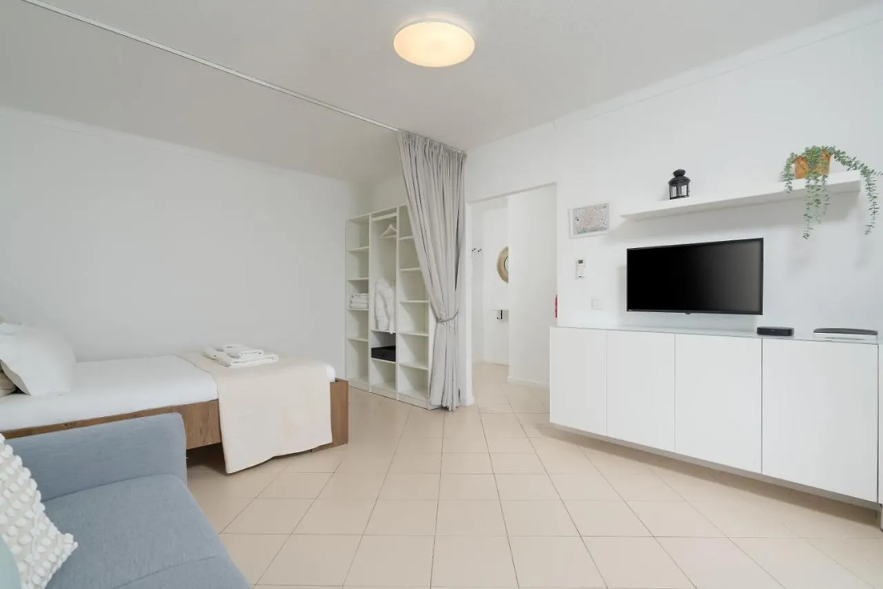Sunny Studio W/ Balcony In Portimao By Lovelystay